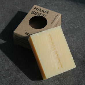 Haarseife öliges Haar – Handgemachte Blockseife / Hartseife / Shampoo-Seife aus den Schweizer Alpen. All in One Shampoo. Geeignet für Haar, Körper und Hände. Wohlduftend und ganz natürlich. Lokal produziert. Self-Care. Natural Cosmetics. Gut für dich und die Umwelt.